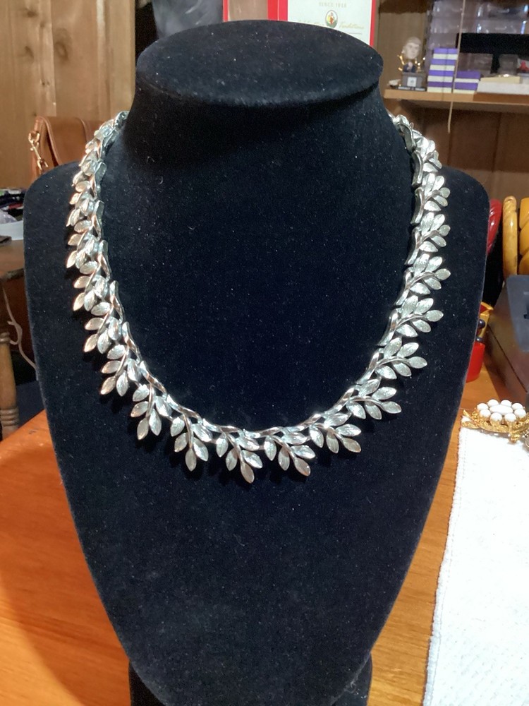 Lisner Vintage Necklace Signed Choker Leaf Silver Tone Adjustable Jewelry