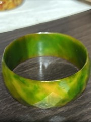 Vtg 30g RARE Diamond Cut Faceted End Day Green Yellow Bakelite Bangle Bracelet