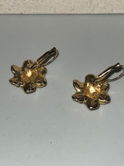 Vintage Textured Gold-tone Flower w/ Rhinestone Leverback Earrings