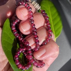 Vintage Genuine Almandine Garnet Small Bead Strand Choker Necklace Screw Clasp