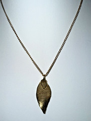 Vintage 15″ Gold Electroplated Natural Leaf Pendant Necklace No Brand Noted