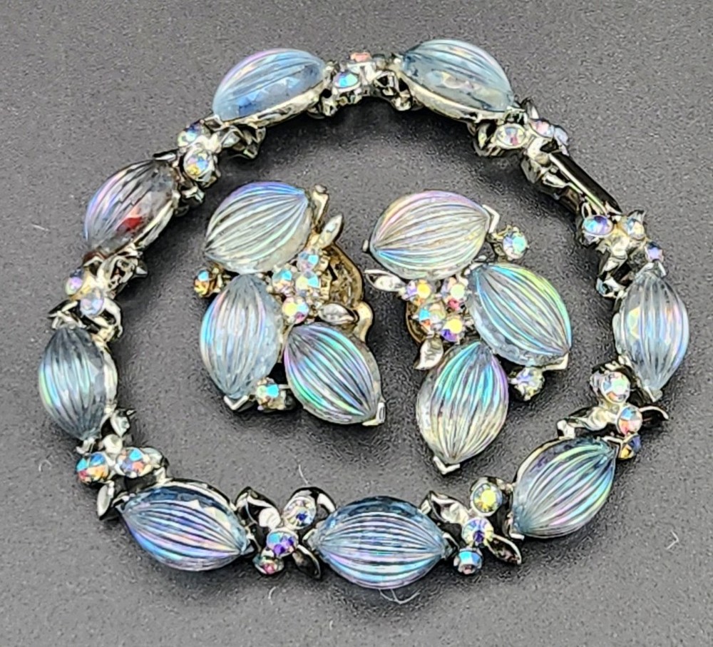 Vintage LISNER 1959 Melody IRIDESCENT Molded Glass Bracelet and Earrings