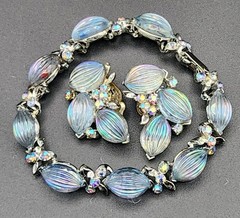 Vintage LISNER 1959 Melody IRIDESCENT Molded Glass Bracelet and Earrings
