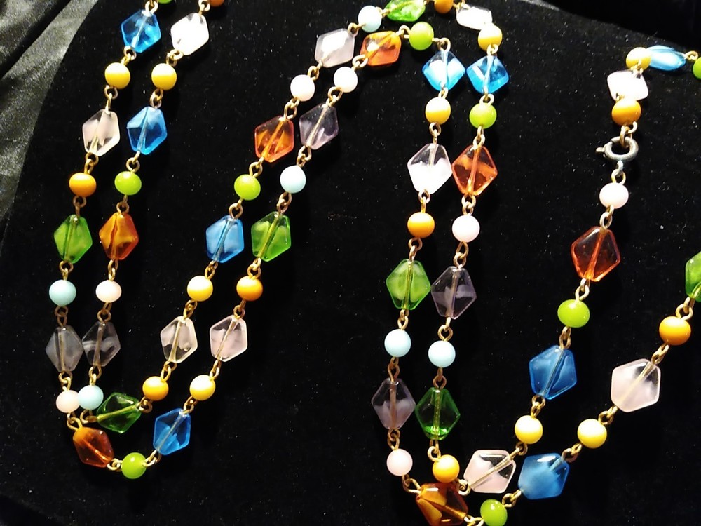 RARE VTG. 4 POLYGON HAND WIRED GIVRE GLASS COLOR BEADS NECKLACE 46″ (L136)