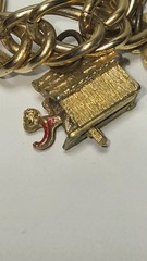Vintage Gold Tone Chunky Charm Bracelet Poodle Wishing Well Frog Clover Dog 6.5″