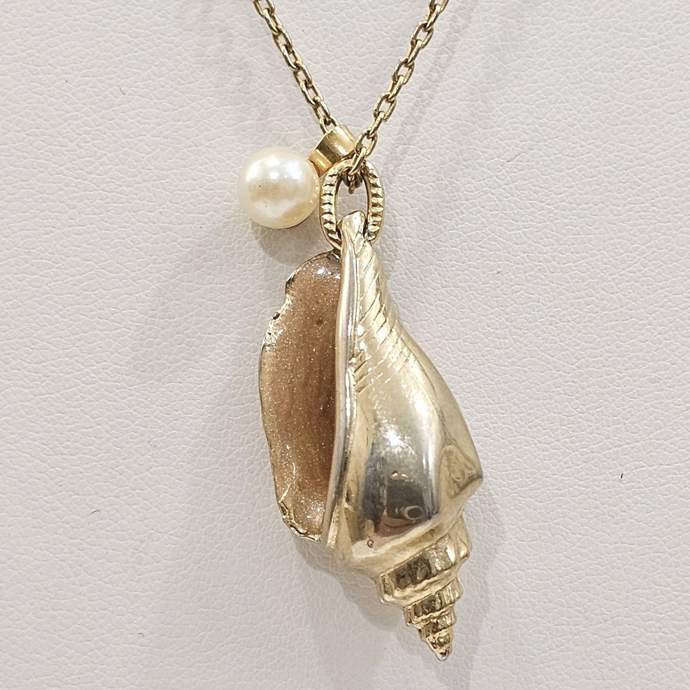 Vintage Signed Avon Gold Tone Seashell Pendant Necklace Faux Pearl Enamel Charm