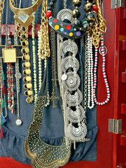 Lot Costume Fashion Jewelry Vintage-Current Necklaces Bracelets Earrings etc.