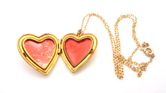 Beautiful Vintage Gold-Filled Etched Heart Photo Locket & Chain Necklace