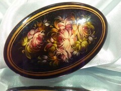 Artist Signed Hand Painted Lacquer Vintage 1998’s Lovely Flower Brooch 836m2