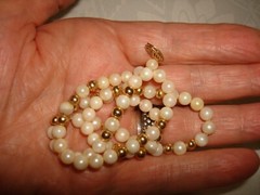 Vintage Approx 5.7mm Pearl 14K Yellow Gold Clasp With Gold Beaded 18″ L Necklace
