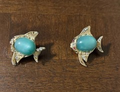 Vintage Brooch Set of 2 Fish Gold Tone Green Rhinestone Cabochon Moon glow