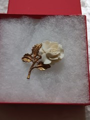 Vtg Signed AJC Carved Faux Ivory Rose Flower Brooch Pin Gold-tone 3D Retro