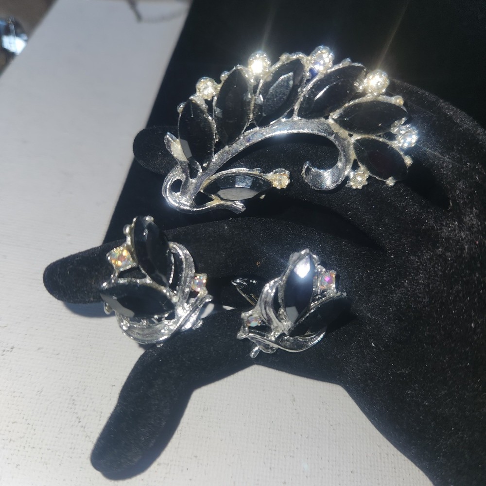 Vintage Silver Tone Black Stone Rhinestone Leaf Brooch and Clip On Earrings Set