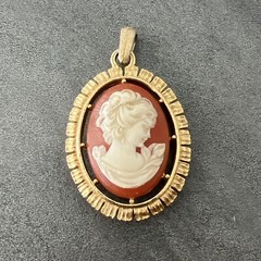 Vintage Gold Tone Amber Colored Resin Cameo Face Oval Ladies Pendant 1.5”x 1.25”
