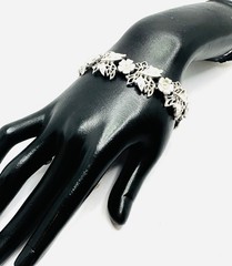Unusual Signed Vtg Kramer Brushed Silver Tone Rhinestone Floral Bracelet 6.75″
