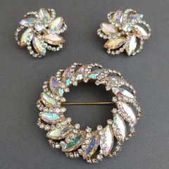 Vintage Gold Tone Rhinestones AB Brooch Pin Clip On Earrings Set Wreath Flowers