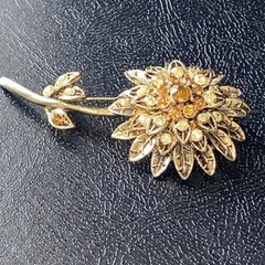 Vintage 1960’s Amber/Clear Rhinestone Goldtone Flower Brooch Pin w/ Secure Clasp