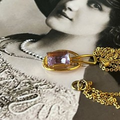 Vtg Lavender Glass Pendant Necklace – Gold Tone 18” -Thumbless Clasp 1950s-1960s