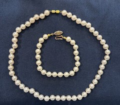 VINTAGE Simulated Pearl Necklace, 17 inches with Matching Bracelet