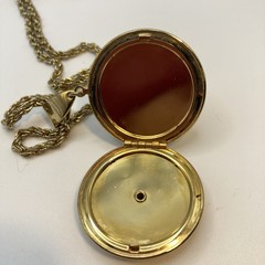 Vintage Unsigned Guilloche Gold Tone Enamel Rose Locket With 26” Chain
