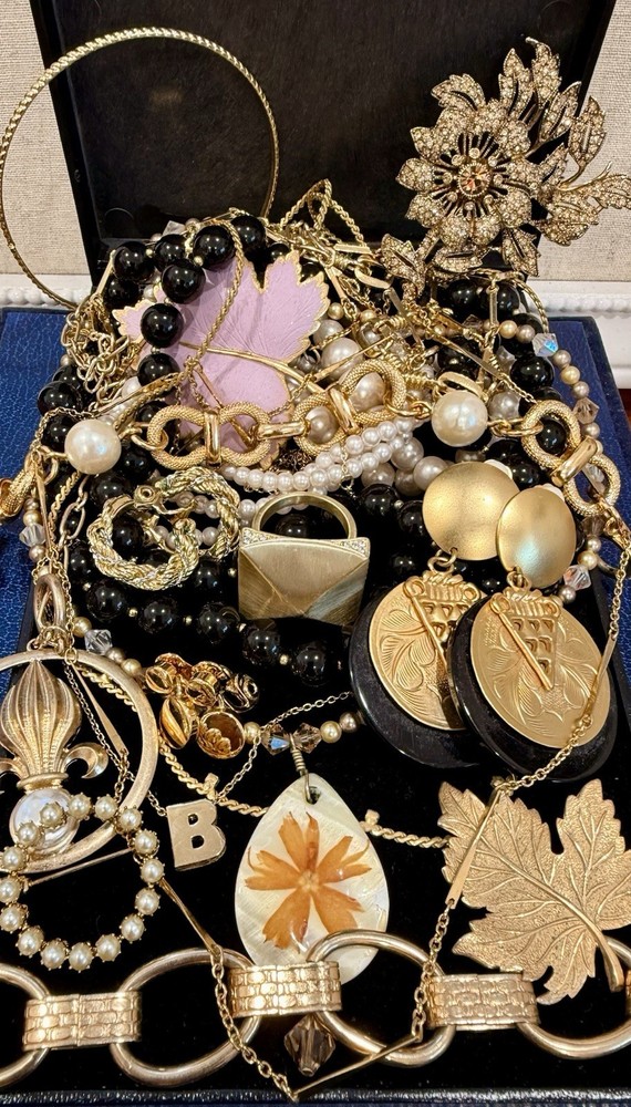 Vintage Estate Costume Jewelry Lot ! MONET, AVON and more!