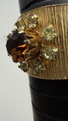 1974 SARAH COVENTRY EMBER Jonquil gold tone Starbust stone wide band ring