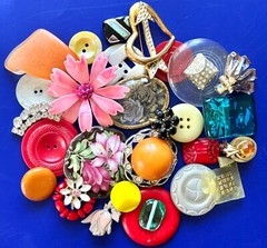 30PC VTG FLOWER PIN craft LOT,Mixed Media FLORAL ART,repurpose,HOLIDAY CRAFTS