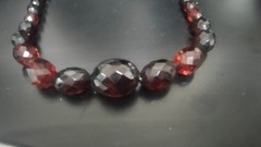 VINTAGE Tested Ruby Red CHERRY 30g AMBER BAKELITE FACETED BEADED 16″ NECKLACE