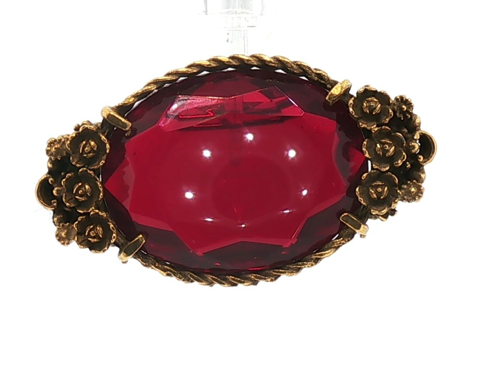 Vintage Gold Tone Brooch — Red Cabochon & Floral Scrollwork