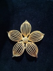 Vintage Costume Jewelry 1970’s Textured 3-D Gold Tone Blooming Flower Brooch