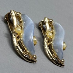 VTG Dangle Drop Earrings Clip On Blue Acrylic Faux Mini Pearl Gold Tone Wavy