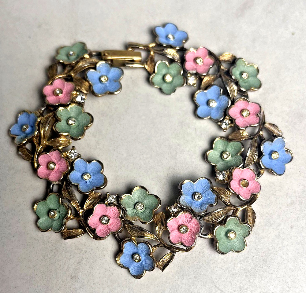 Vintage Floral Flowers Bracelet Gold Tone Enamel Rhinestone Fold Over Clasp 6.5″