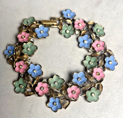 Vintage Floral Flowers Bracelet Gold Tone Enamel Rhinestone Fold Over Clasp 6.5″