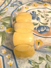 Vintage HONEY JADE? Cold Stone! LUCITE? INTERLINKING Stretch Bracelet- 74 GRAMS!