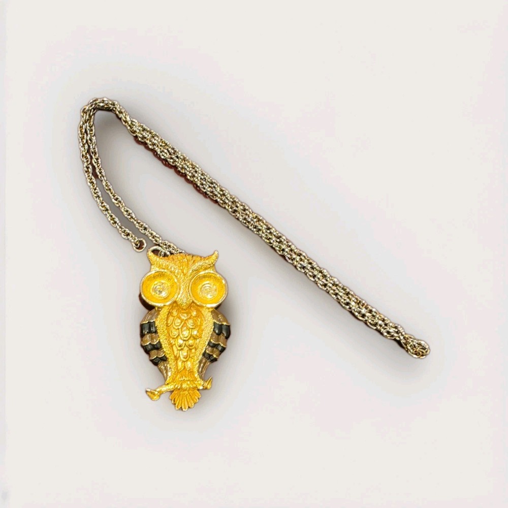 Vintage Gold Tone Owl Pendant Necklace Large Ridged Eyes Textured Body 18″ Chain