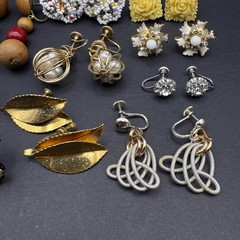 Lot of 9 Pairs Vintage Retro Clip On Screw Back Earrings Mixed Materials Styles