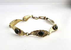 Vintage Nephrite Leaf Bracelet Gold Tone 935