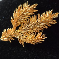 Vintage Gold Tone Pine Branch Brooch Pin Textured Evergreen Needle Nature…