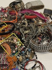 5 LB Mixed Costume Jewelry Lot Wearable & Repair Vintage Modern Treasure Hunt #1
