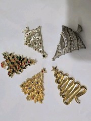 Lot Of 10 Christmas Brooches Christmas Trees Wreaths Snowmen Holly Pin Brooch
