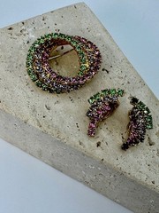 VTG Gold-Tone OMBRÉ Rhinestone Swirl Brooch and Clip-On Earrings Set.