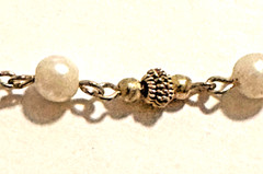 STUNNING VINTAGE SIGNED REVLON PEARL GOLD TONE STATION 24″ NECKLACE CLASSIC