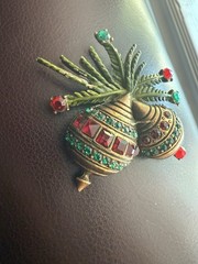 Christmas Holiday Doubke Ornament Holly Vintage Figural Brooch Hollycraft