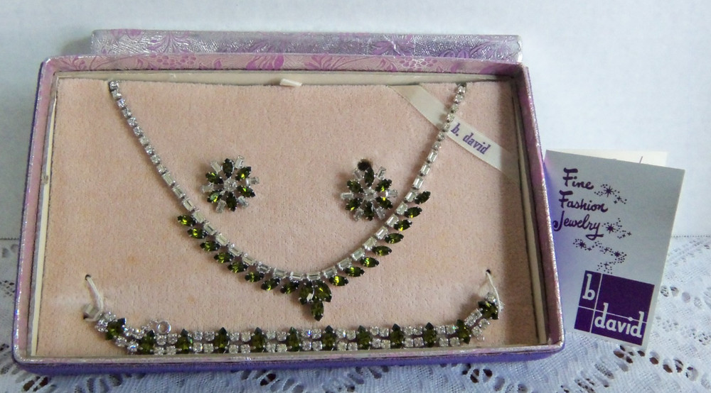 Vtg Signed B David Necklace Bracelet Earrings Set in Box w/Pamphlet Green Clear