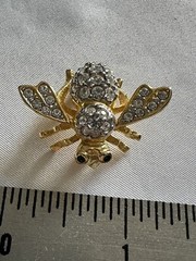 Small Vintage Joan Rivers Pave Clear Crystal Rhinestone Queen Bee Pin Brooch W2