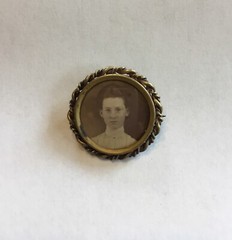 Antique Mourning Yellow Gold Tone Photo Picture Frame Brooch Pin C Clasp I10