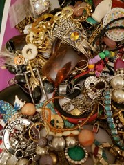 Vintage/Now Jewelry Lot Resell Craft Repair Mostly Wearable Many Signed 4.15 lbs