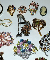 Vintage To Modern 21 Pc Brooch/Pin Lot Monet, Dodd’s, GF, Crystals, Rhinestones