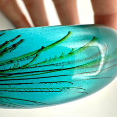 VTG Blue & Green Lucite Wide Bangle Bracelet Encased Peacock Feather Chunky Boho
