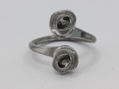 Sarah Coventry Silver Plated Metal Double Rose Bypass Ring Size 7.75 Flower